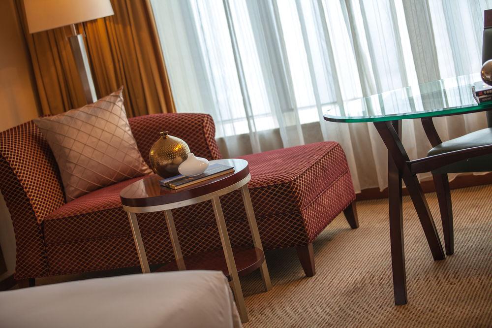 Renaissance Wuhan Hotel Экстерьер фото