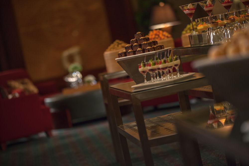 Renaissance Wuhan Hotel Экстерьер фото