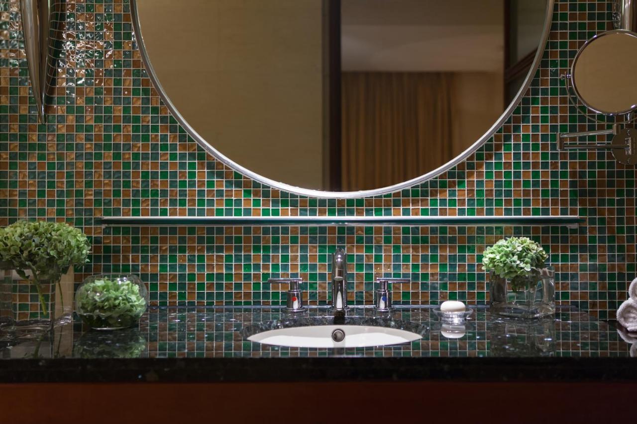 Renaissance Wuhan Hotel Экстерьер фото