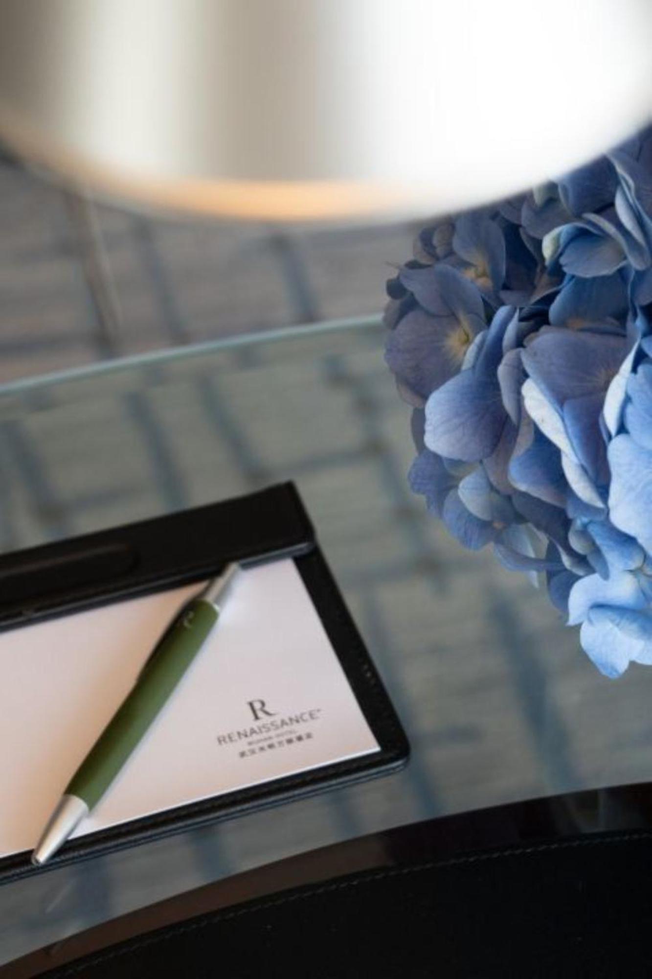 Renaissance Wuhan Hotel Экстерьер фото