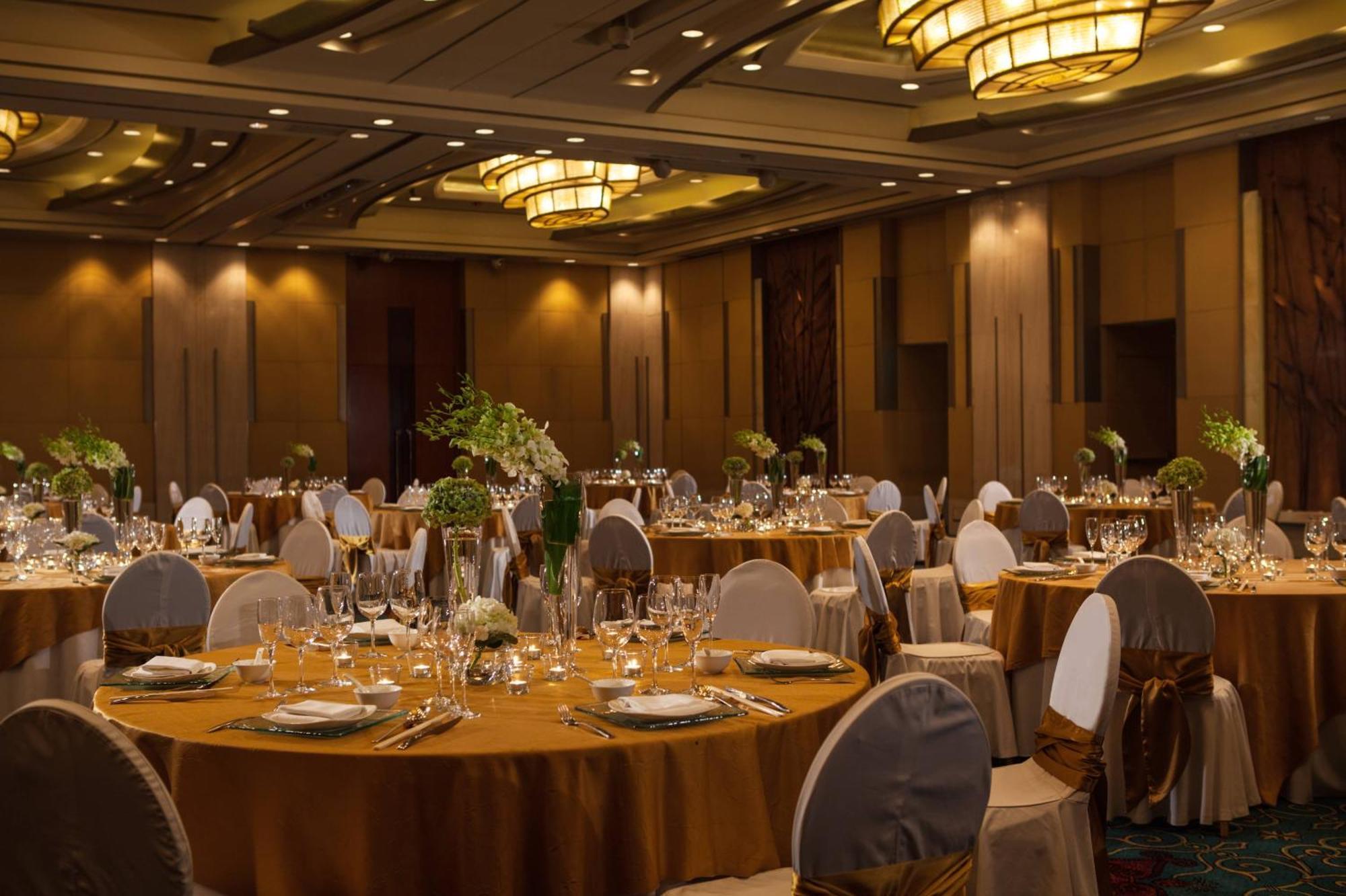 Renaissance Wuhan Hotel Экстерьер фото