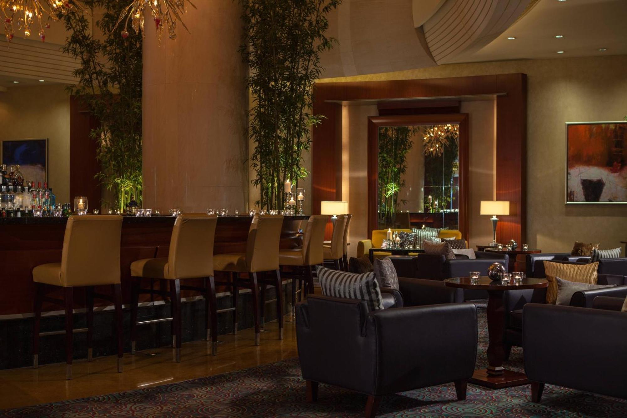 Renaissance Wuhan Hotel Экстерьер фото