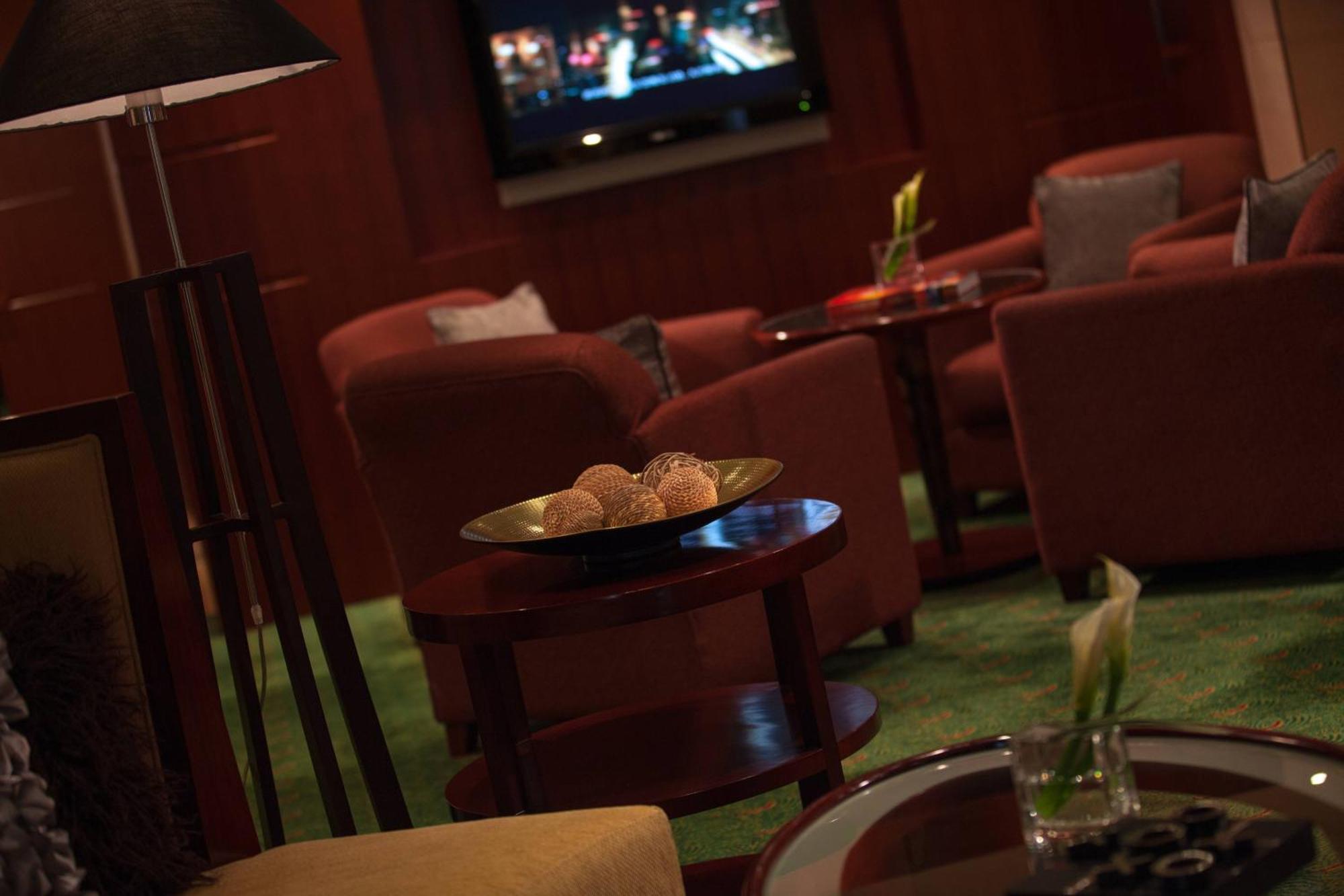 Renaissance Wuhan Hotel Экстерьер фото