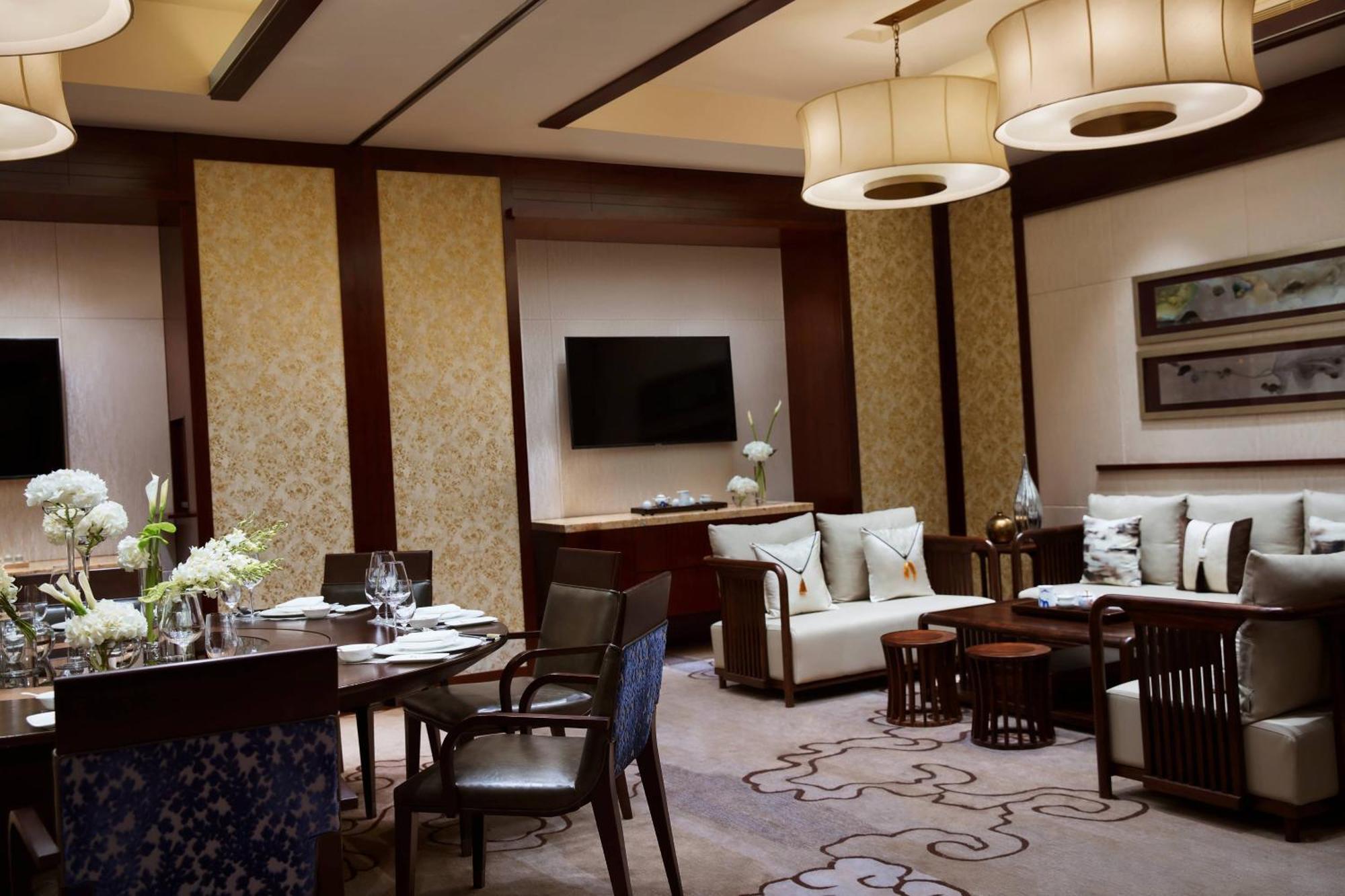 Renaissance Wuhan Hotel Экстерьер фото