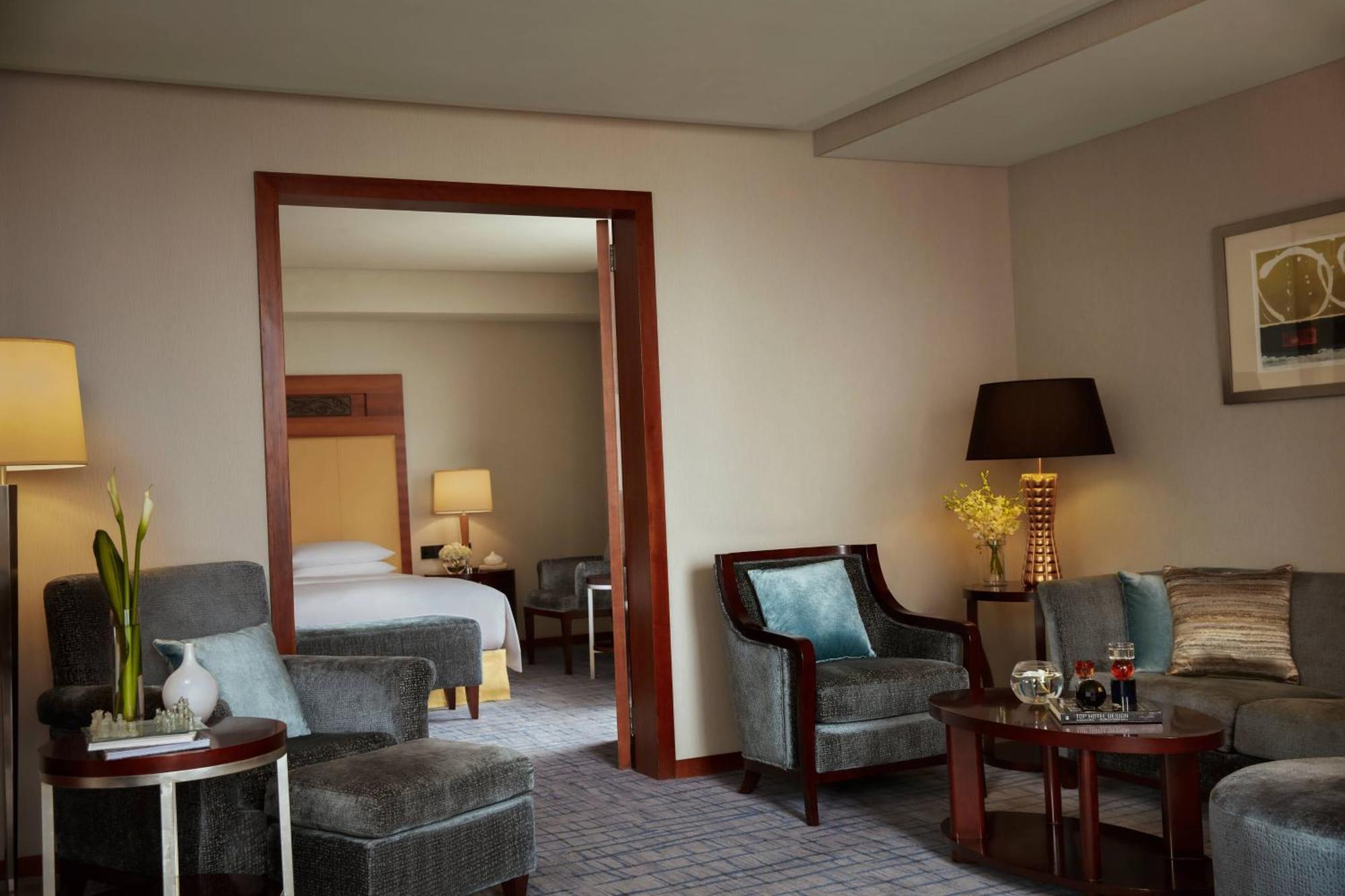 Renaissance Wuhan Hotel Экстерьер фото