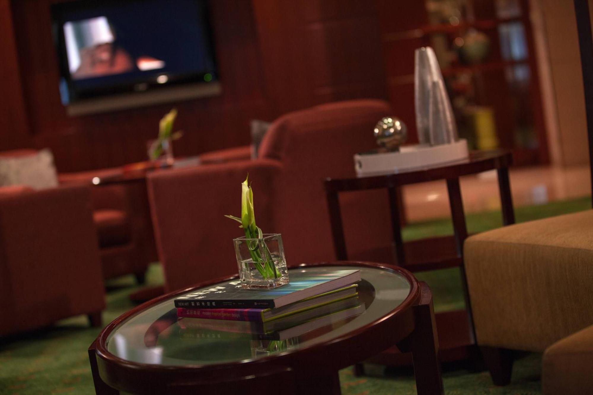 Renaissance Wuhan Hotel Экстерьер фото