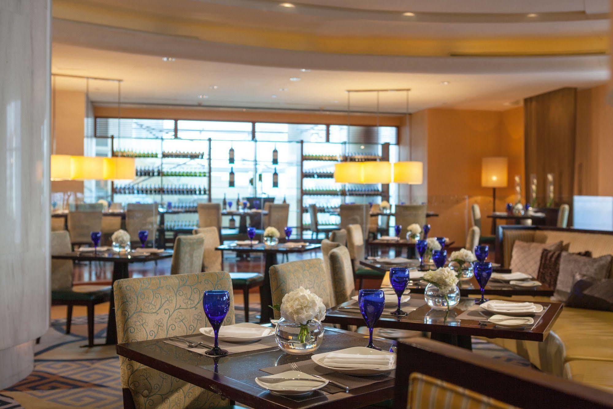 Renaissance Wuhan Hotel Экстерьер фото