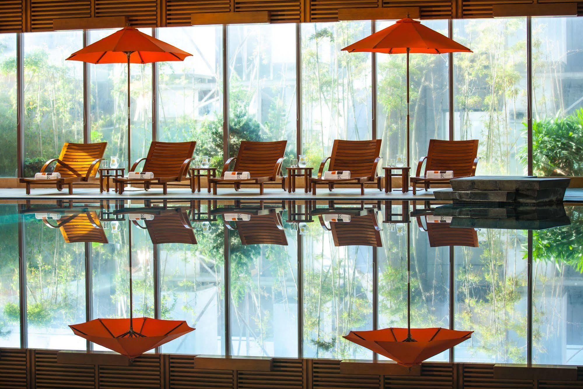 Renaissance Wuhan Hotel Экстерьер фото