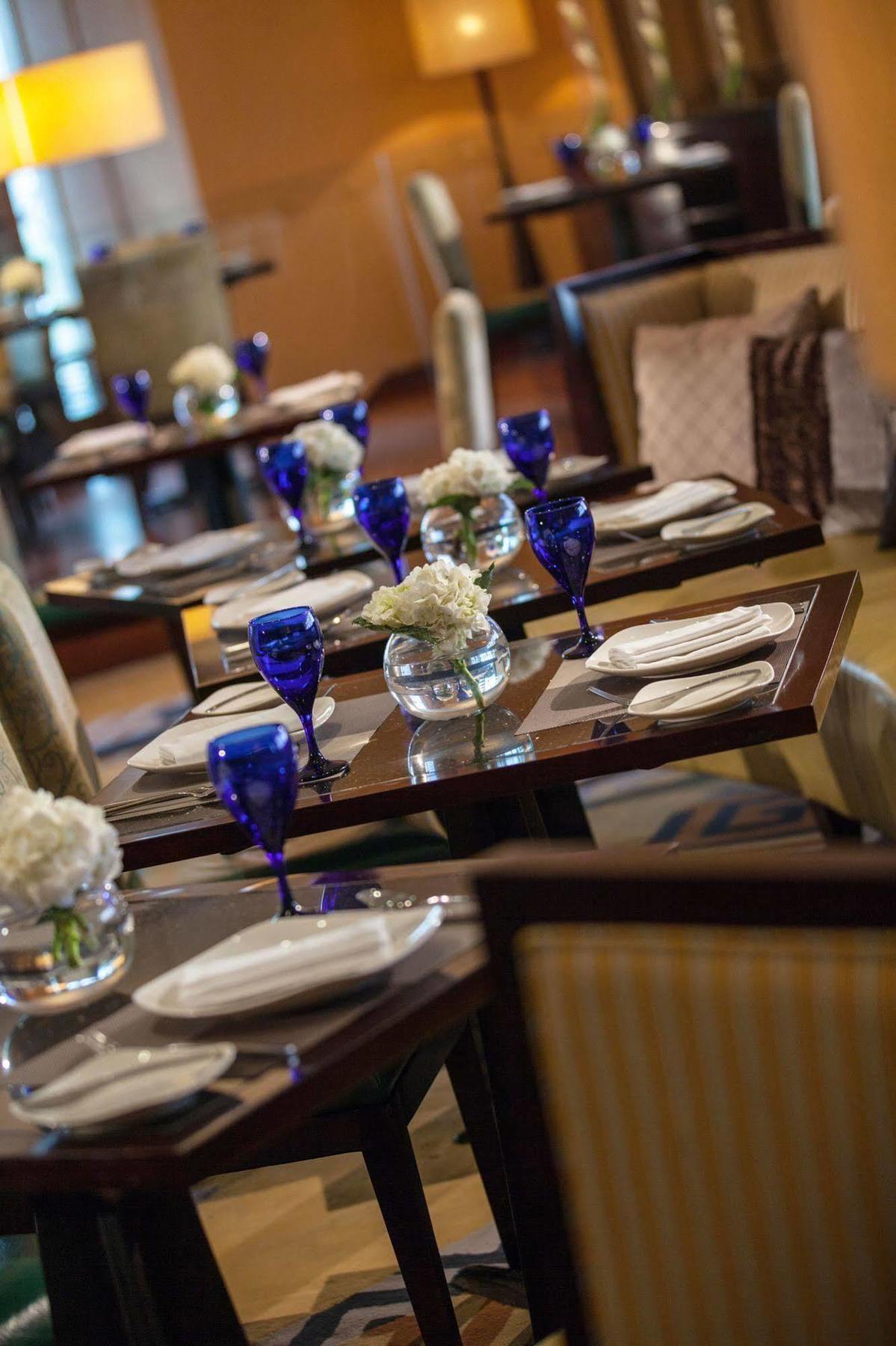 Renaissance Wuhan Hotel Экстерьер фото