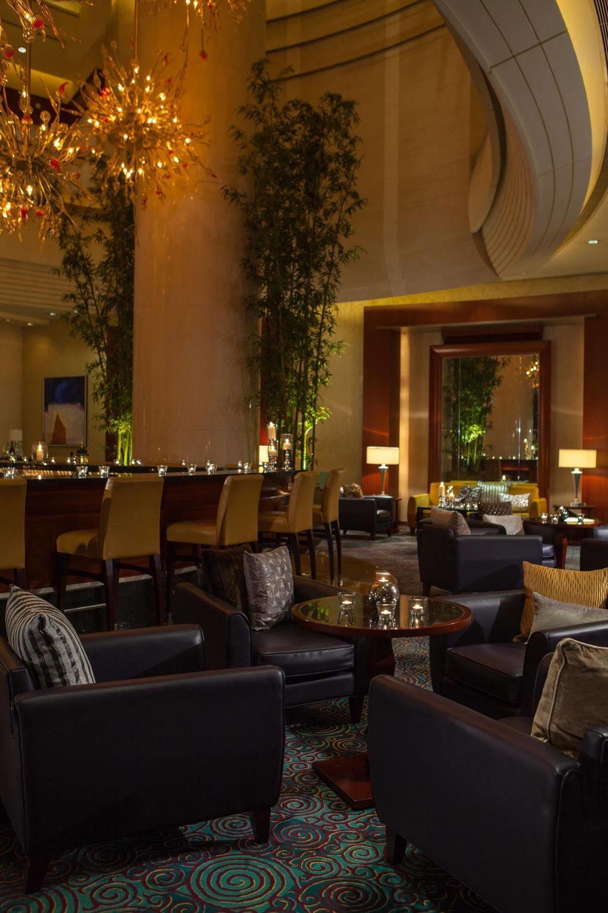 Renaissance Wuhan Hotel Экстерьер фото